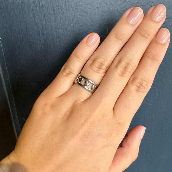 Negative Space Heart Ring - Picture 3 of 3